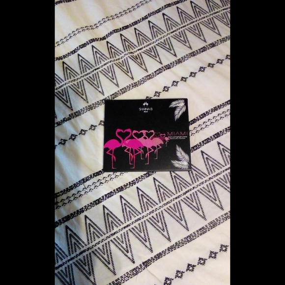 Shaina B blush palette - Picture 1 of 3